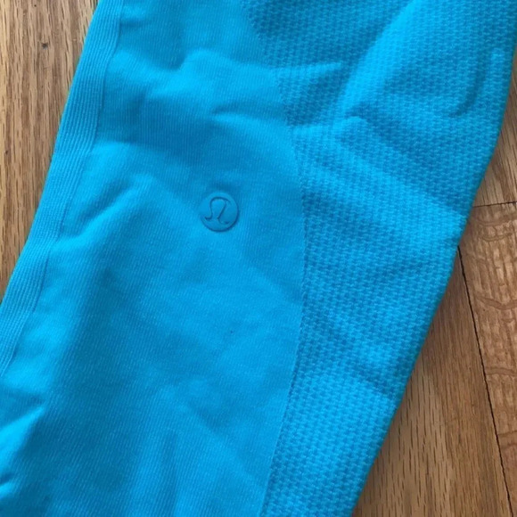 Lululemon sz 6 Zone In tight 21” in peacock blue excellent pre owned condition - Picture 4 of 10